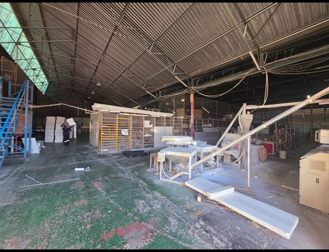 4,656M² WAREHOUSE TO LET IN ALRODE